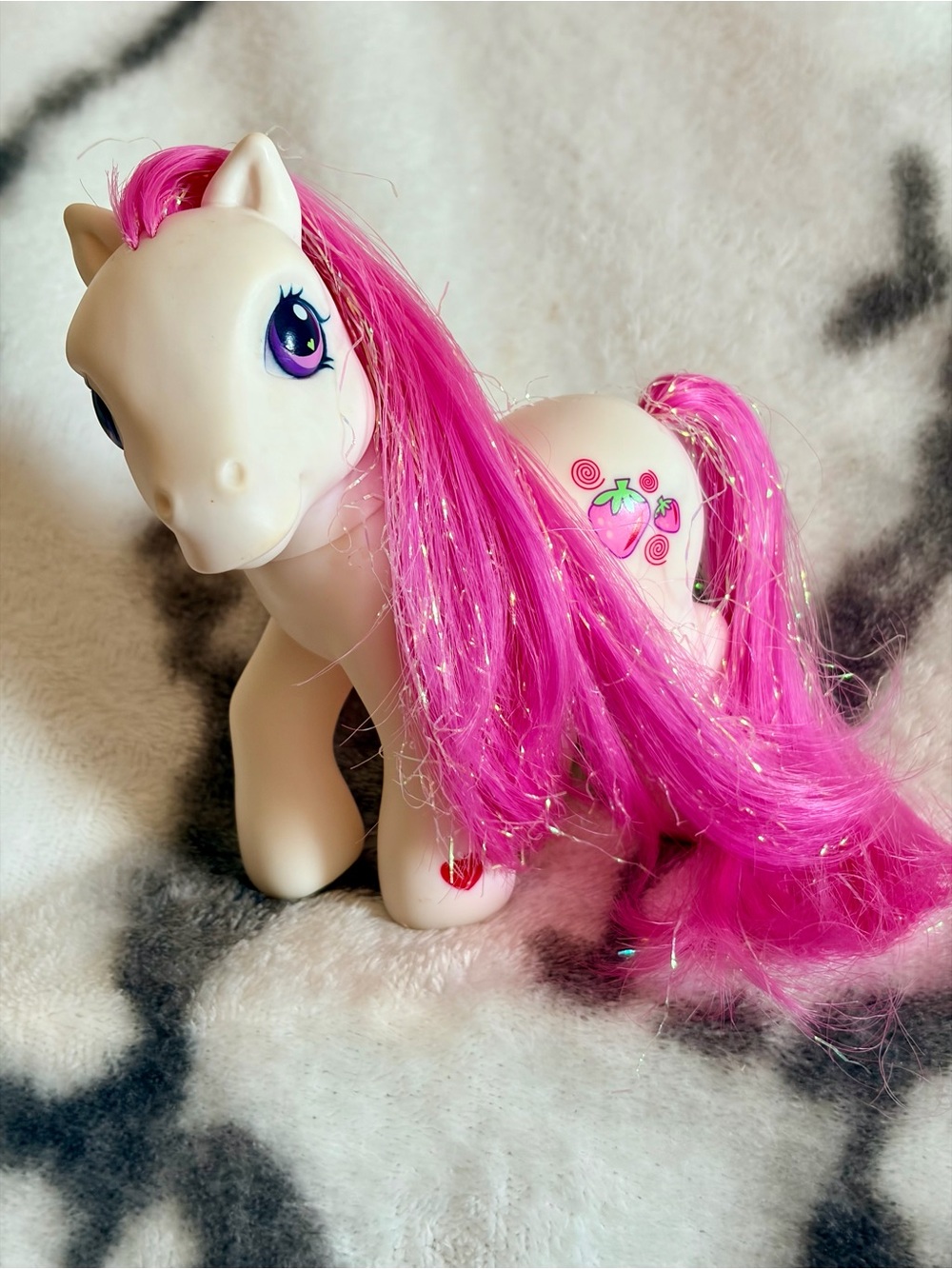 2003 My Little Pony G3 "Strawberry Swirl” - the “Glitter Celebration” Series